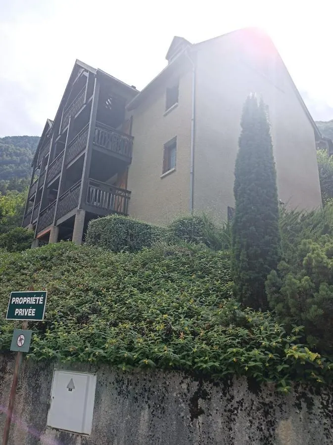 Appartement Entre Thermes Et Montagne Bagneres-de-Luchon Apartment